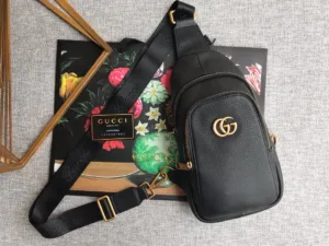 Gucci Top Layer Cowhide Chest Bag with Vintage Double G Hardware【677-1】